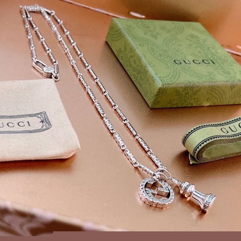 G*u*i necklaces